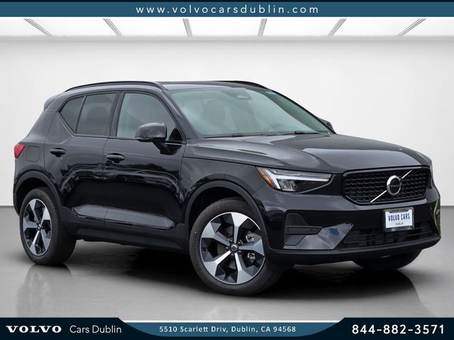 2026 Volvo XC40 Core
