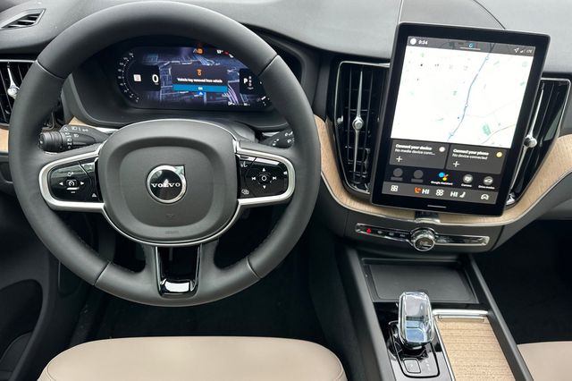2026 Volvo XC60 Plus - Photo 14