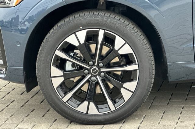 2026 Volvo XC60 Plus - Photo 25