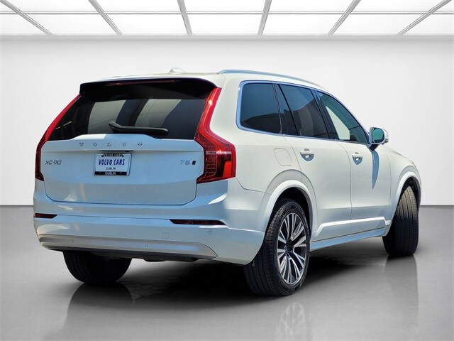 2022 Volvo XC90 T5 Momentum photo 4