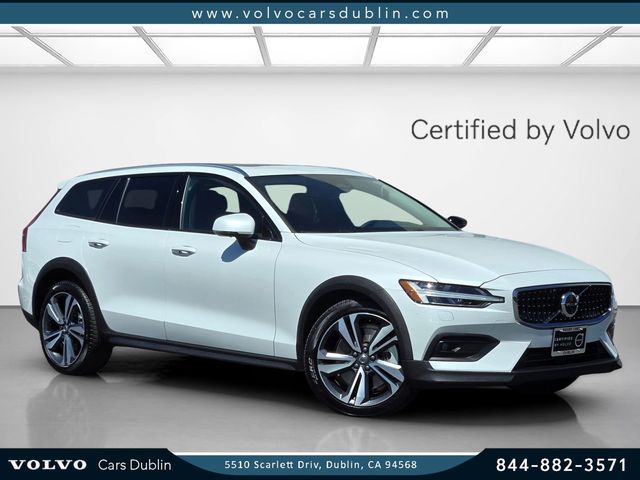 2025 Volvo V60 Cross Country B5 Plus AWD's photo