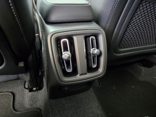 2026 Volvo XC40 Core - Photo 7