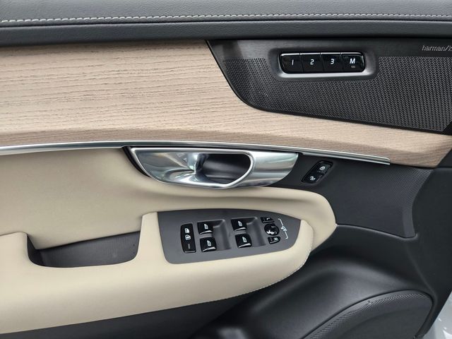 2026 Volvo XC90 Plus - Photo 18