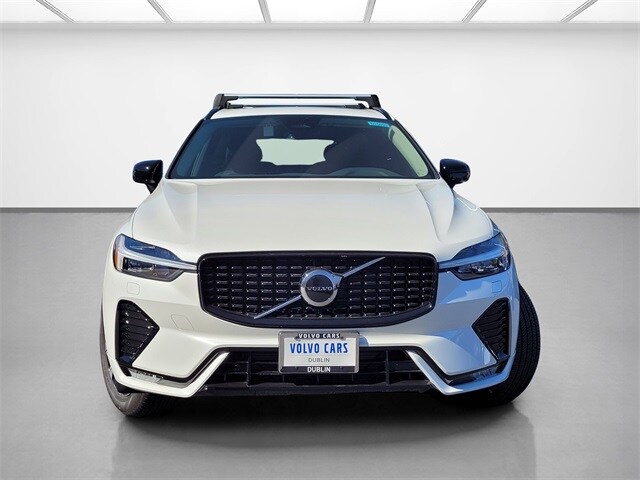 2025 Volvo XC60 B5 Core photo 3
