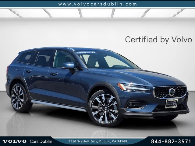2025 Volvo V60 Cross Country B5 Ultra Wagon