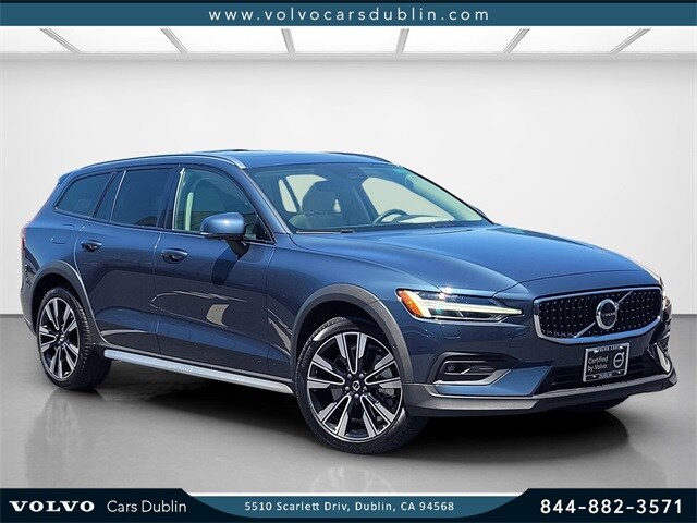 2024 Volvo V60 Cross Country Ultimate Wagon
