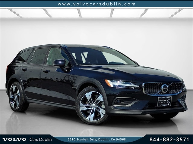 2023 Volvo V60 Cross Country Plus