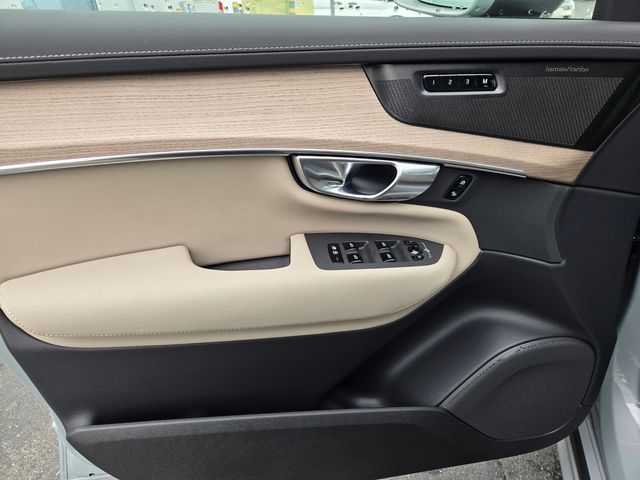 2026 Volvo XC90 Plus - Photo 17