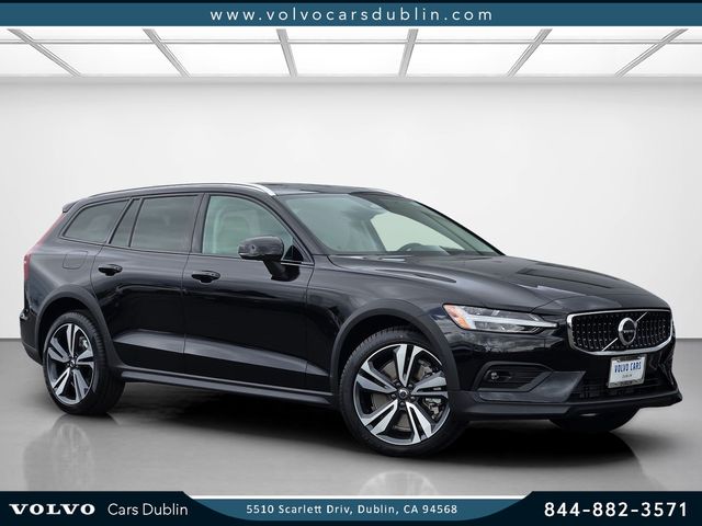2026 Volvo V60 Cross Country B5 Plus AWD's photo