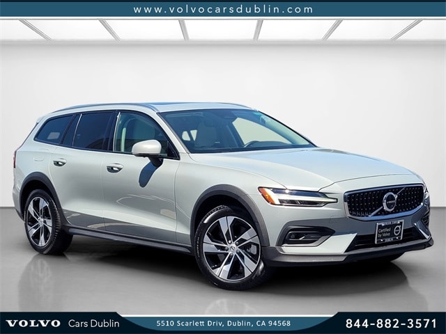 2024 Volvo V60 Cross Country B5 Plus Wagon