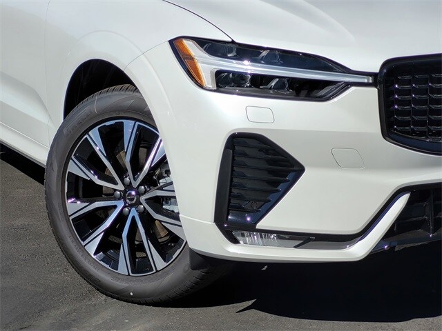 2025 Volvo XC60 B5 Core photo 2