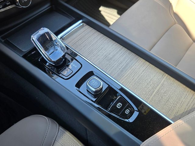 2026 Volvo XC60 Plus - Photo 19