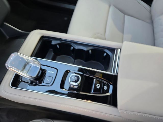 2026 Volvo XC90 Plus - Photo 23