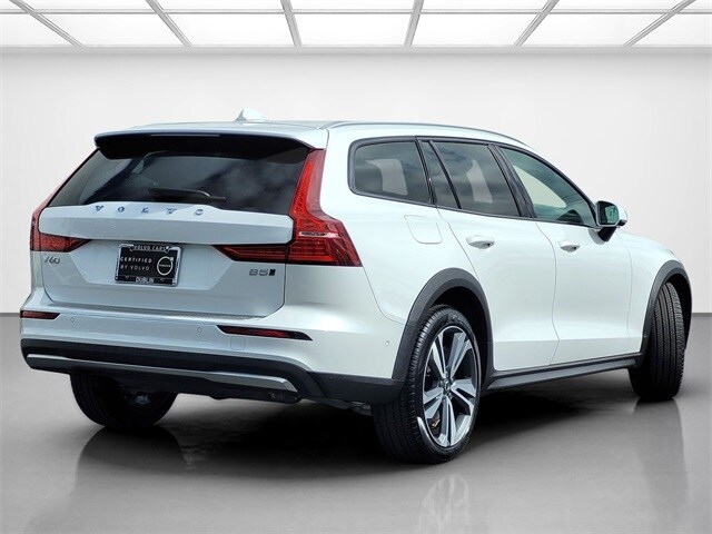 2024 Volvo V60 Cross Country B5 Plus photo 4
