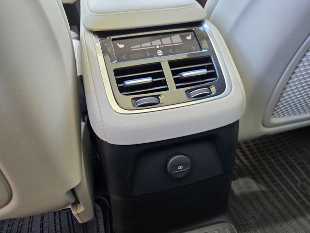 2026 Volvo XC90 Ultra - Photo 11