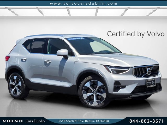 2025 Volvo XC40's photo