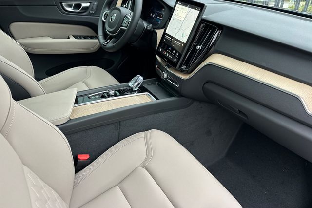 2026 Volvo XC60 Plus - Photo 15
