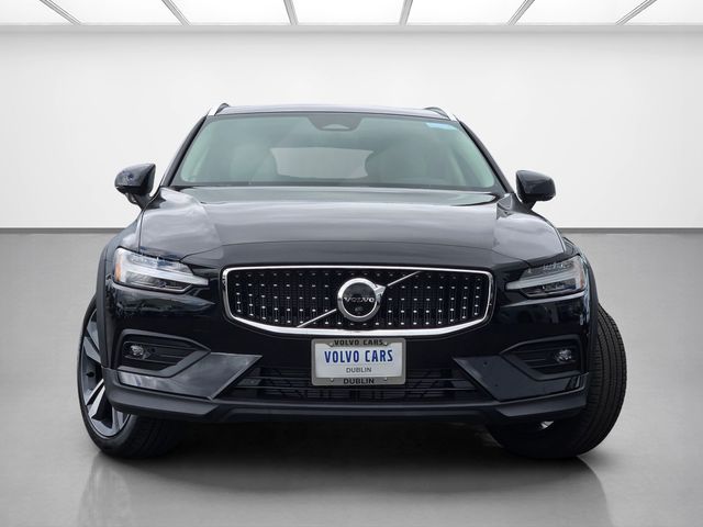 2026 Volvo V60 Cross Country Plus - Photo 2