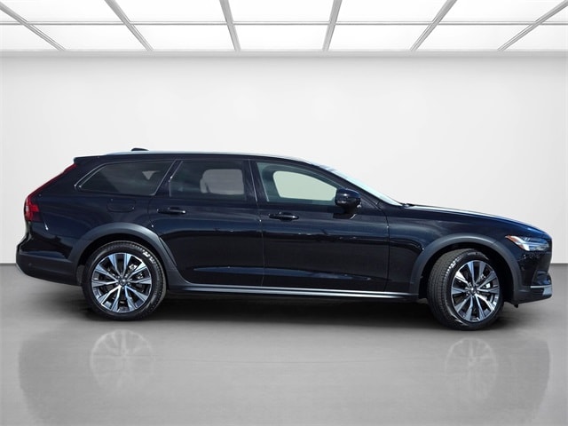 2024 Volvo V90 Cross Country B6 photo 3