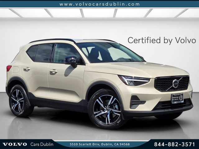 2026 Volvo XC40 B5 Core Dark AWD's photo