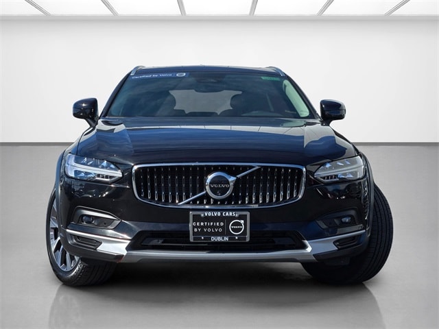 2024 Volvo V90 Cross Country B6 photo 2
