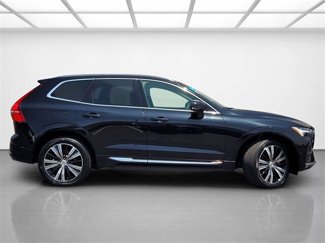 2023 Volvo XC60 B5 Plus photo 3