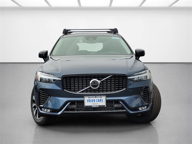 2025 Volvo XC60 B5 Core photo 3