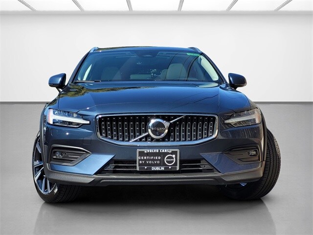 2024 Volvo V60 Cross Country Ultimate photo 2