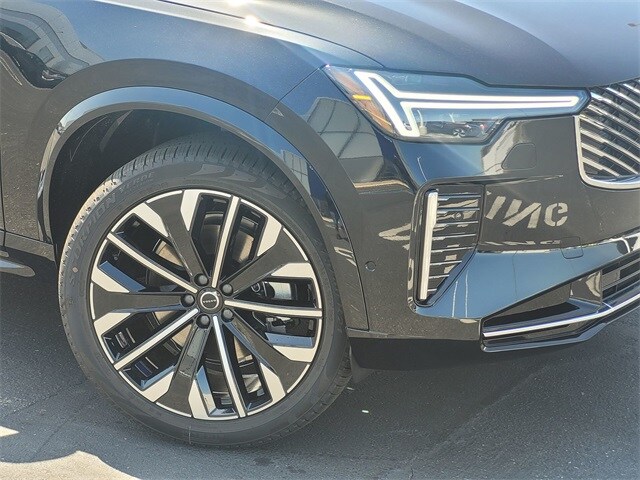 2025 Volvo XC90 Plus photo 2