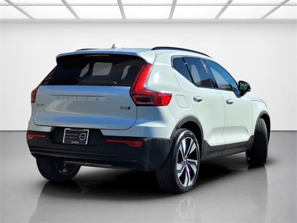 Certified 2025 Volvo XC40 B5 Plus Dark Theme SUV