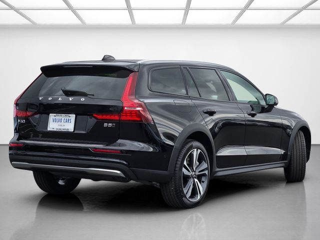 2026 Volvo V60 Cross Country Plus - Photo 4