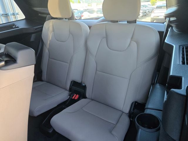 2026 Volvo XC90 Plus - Photo 14
