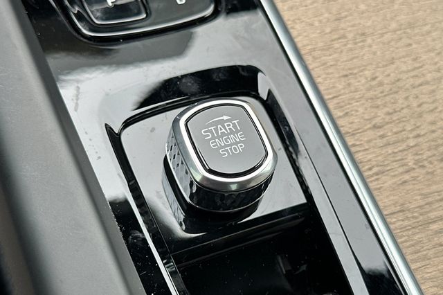 2026 Volvo XC60 Plus - Photo 22