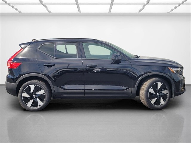 2025 Volvo EX40 Single Motor Core photo 4