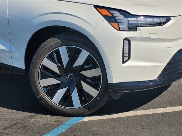 2025 Volvo EX90 Twin Motor Performance Plus photo 3