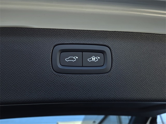 2026 Volvo XC90 Plus - Photo 28
