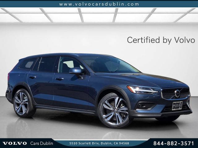 2025 Volvo V60 Cross Country B5 Plus AWD's photo