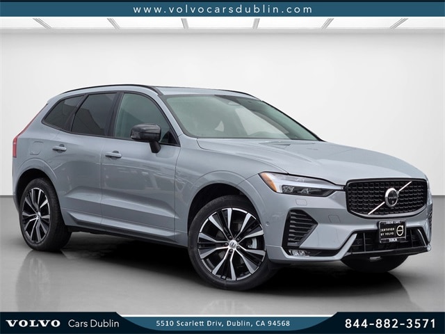 2025 Volvo XC60 Plus's photo