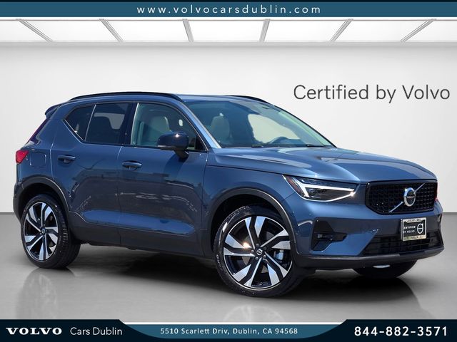 2026 Volvo XC40 B4 Plus Dark FWD's photo
