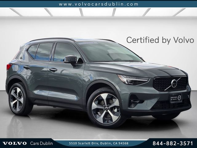 2026 Volvo XC40 B5 Plus Dark AWD's photo