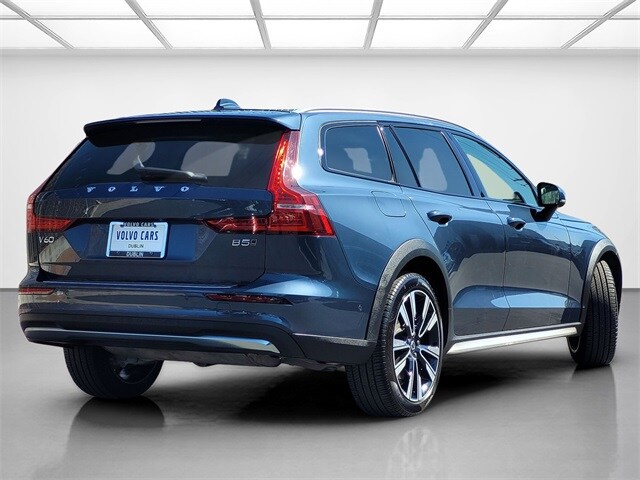 2024 Volvo V60 Cross Country Ultimate photo 4