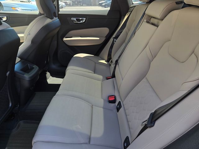 2026 Volvo XC60 Plus - Photo 12
