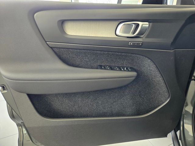 2026 Volvo XC40 Core - Photo 13