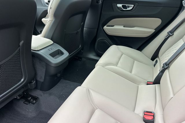 2026 Volvo XC60 Plus - Photo 12
