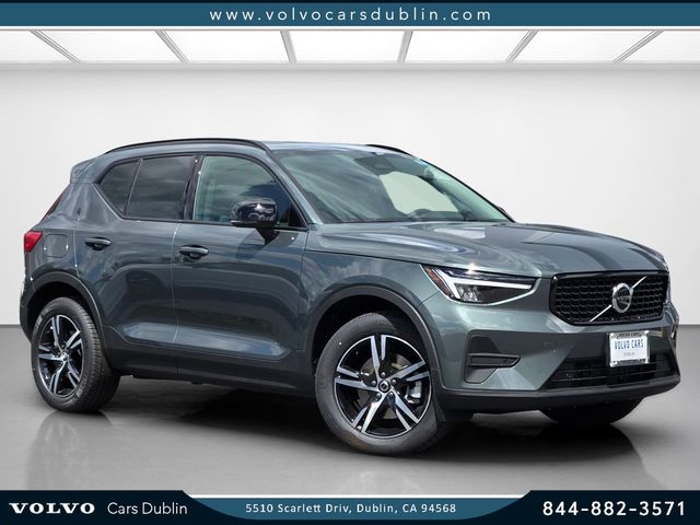 2026 Volvo XC40 B5 Core Dark AWD's photo
