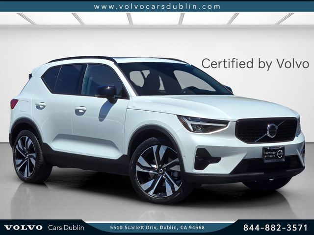 2025 Volvo XC40 B5 Plus Dark AWD's photo