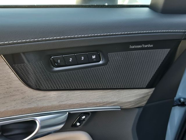 2026 Volvo XC90 Plus - Photo 12
