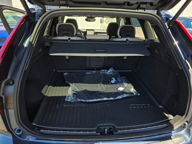 2026 Volvo XC60 Plus - Photo 23