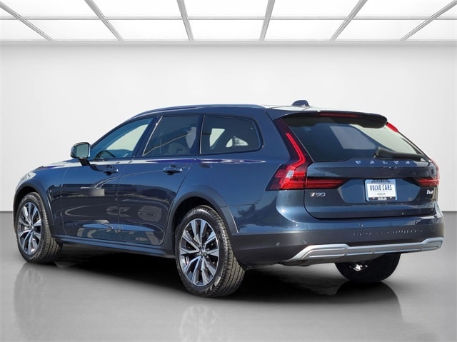 2024 Volvo V90 Cross Country B6 photo 4