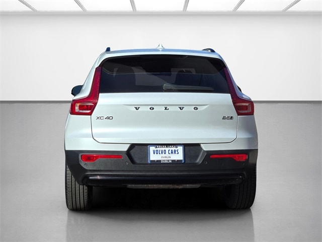 2025 Volvo XC40 Plus photo 4
